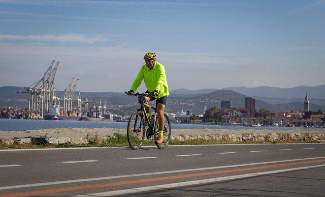 Med predlaganimi vsebinami za nekdanjo obalno cesto je na prvem mestu kolesarjenje. Foto Jože Suhadolnik