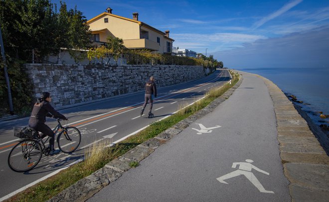Prihodnjo podobo nekdanje obalne ceste želijo sooblikovati tudi ljudje, ki jo največkrat uporabljajo. Foto Jože Suhadolnik