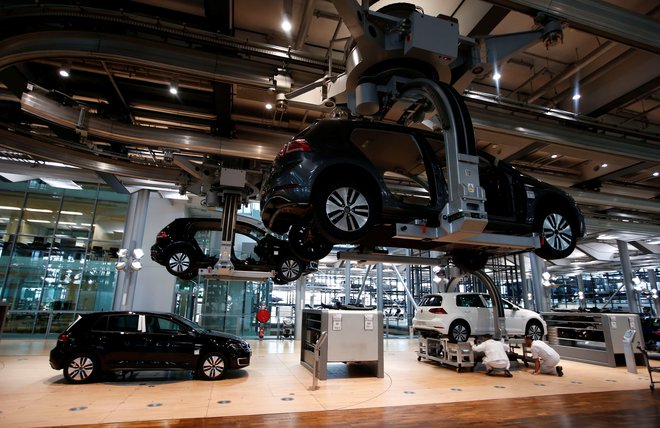 Najbolj je doslej izstopal načrt nove izključno električne avtomobilske platforme koncerna Volkswagen. FOTO: Reuters