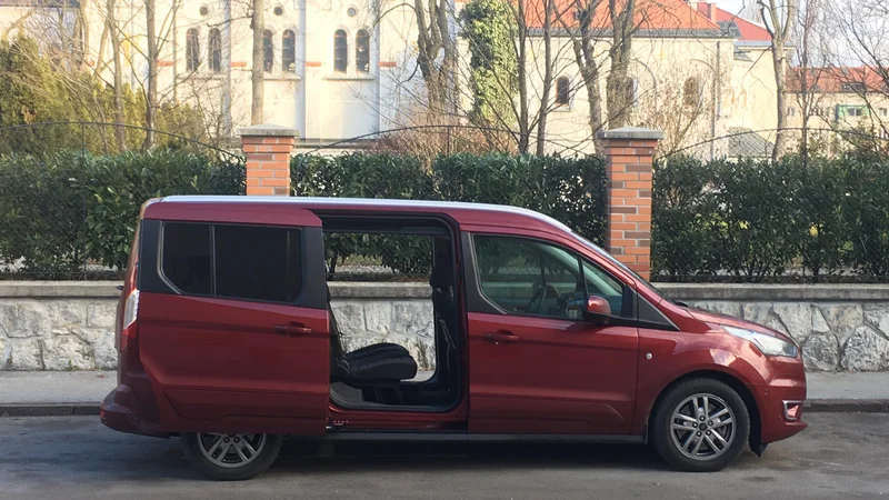 Fotografija: Ford grand tourneo connect je prostornež, ki zadosti potrebam velike družine. Foto Gašper Boncelj