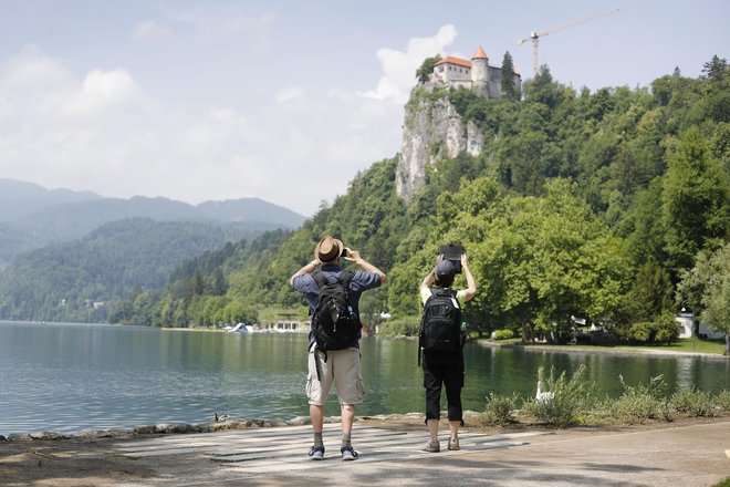Gre za območje prostorskih dominant Ambient Bled in vplivno območje kulturnih spomenikov državnega pomena – Blejski grad in otok. FOTO Leon Vidic
