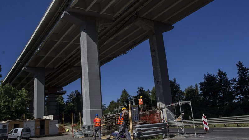 Fotografija: Pred kratkim so za velike denarje – verjamem, da zelo dobro – obnovili naš največji avtocestni viadukt Ravbarkomanda FOTO Voranc Vogel