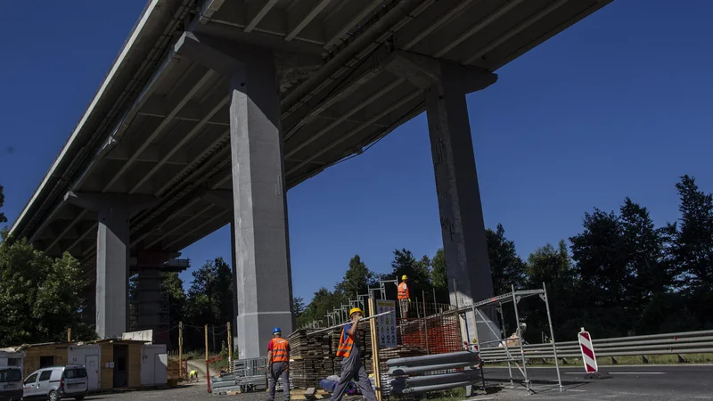 Fotografija: Pred kratkim so za velike denarje – verjamem, da zelo dobro – obnovili naš največji avtocestni viadukt Ravbarkomanda FOTO Voranc Vogel