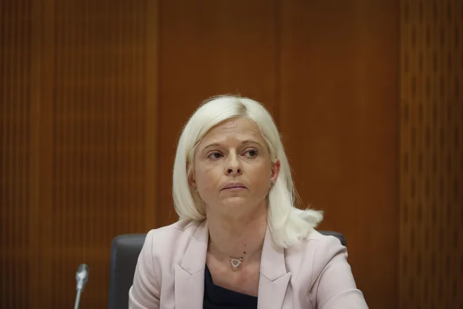 Ministrica Ksenija Klampfer bo v sredo javnosti predstavila ukrepe na področju pokojnin in trga dela. Foto Leon Vidic/delo