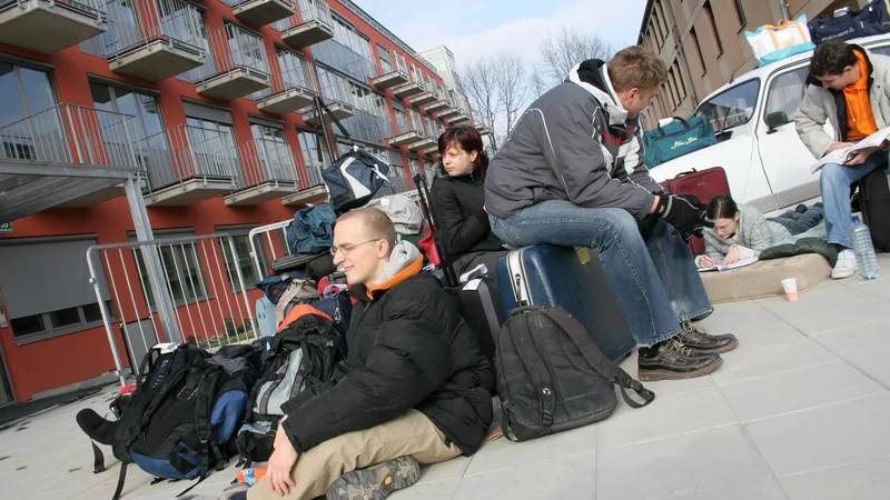 Bolj kot na vprašanje kakovosti študija študenti opozarjajo na svojo materialno prikrajšanost. FOTO: Damjan Zibert/Delo