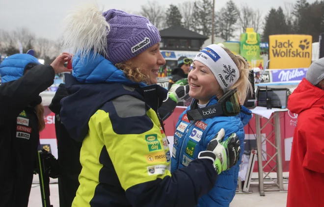 Ilka Štuhec (levo, desno Meta Hrovat) je sporočila veselo novico. FOTO: Tadej Regent/Delo