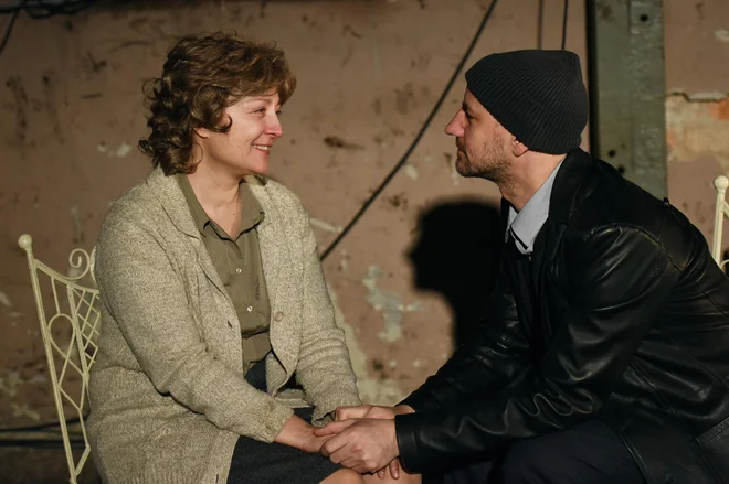 Vlogi glavnih protagonistov Emmi in Salema/Alija igrata Nataša Barbara Gračner in Iztok Drabik Jug. Foto Peter Uhan