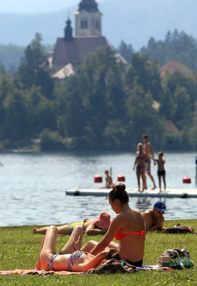 Kopalci na Bledu resno ogrožajo jezero. FOTO: Blaž Samec