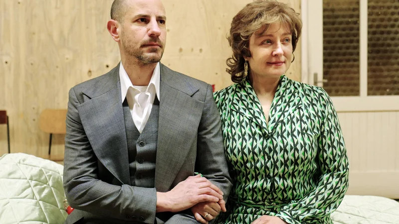 Nataša Barbara Gračner in Iztok Drabik Jug v vlogah Emmi in Salema/Alija. Foto Peter Uhan