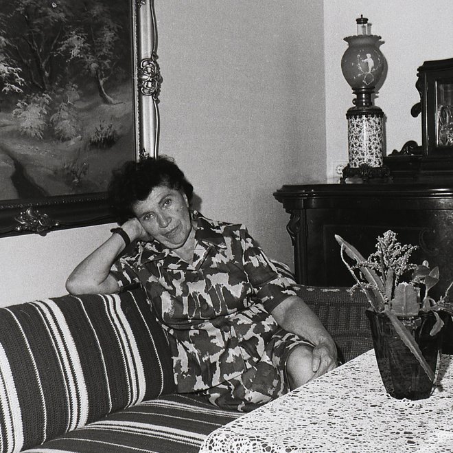 Ivanka po ločitvi v svojem ljubljanskem stanovanju, kjer so se redno zbirali prijatelji. Foto Miško Kranjec