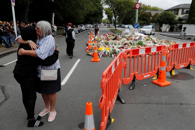 Na Novo Zelandiji še vedno ne morejo verjeti, kaj se je zgodilo. FOTO: Reuters