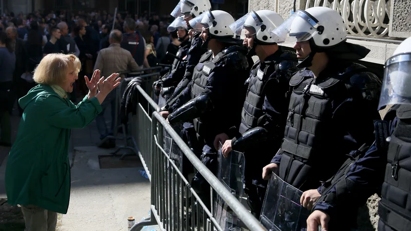 Fotografija: Običajni ljudje v Srbiji se počutijo vse bolj nemočne in preslišane. FOTO: AFP