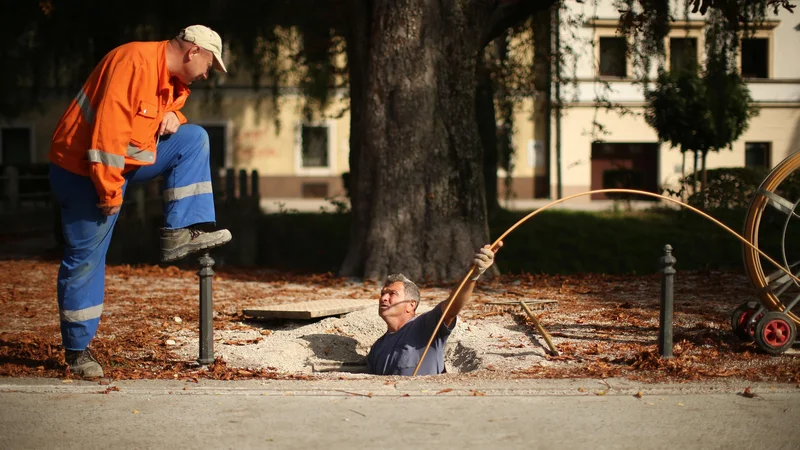 Fotografija: Od lanskega januarja se je število delovno aktivnih najbolj zvišalo v gradbeništvu, in sicer za 8,7 odstotka na približno 58.900. Foto: Jure Eržen/Delo