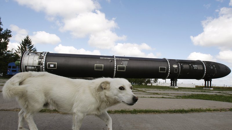 Fotografija: Eden izmed muzejskih eksponatov raketne baze v Pervomajsku je tudi največja medcelinska raketa SS-18 satan. FOTO: Reuters