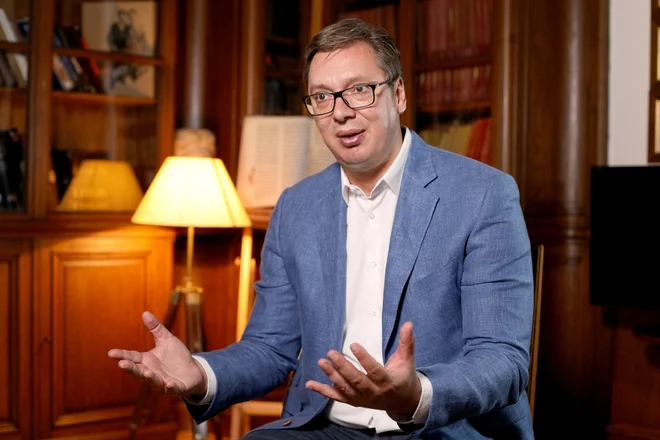 Danes 49-letni Vučić vrhunsko obvlada komunikacijo z mediji. FOTO: Djordje Kojadinović/Reuters