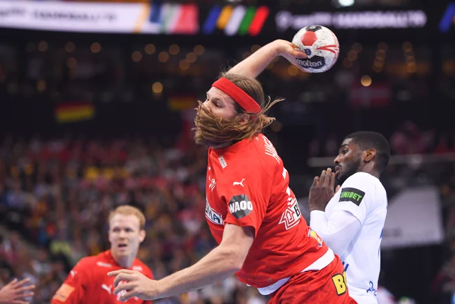 Mikkel Hansen kot za stavo zbira lovorike. FOTO: Patrik Stollarz/AFP