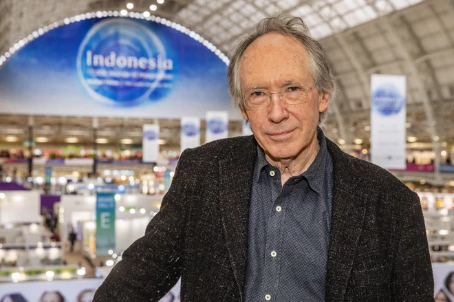 »Izstop iz EU je nacionalna tragedija,« je med sejemskim nastopom povedal Bookerjev nagrajenec Ian McEwan. Foto Lbf