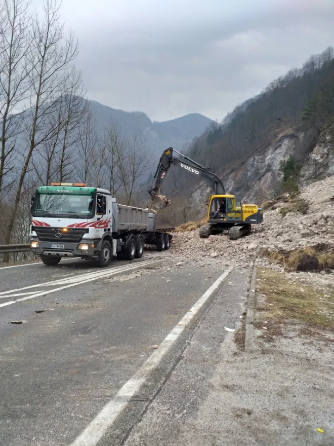 Podor na zasavki: prve dni so odvažali nanose materiala. Foto Drsi