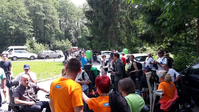 Multipla skleroza marsikoga prikuje na invalidski voziček. FOTO: Arhiv Združenja Za Multiplo Sklerozo