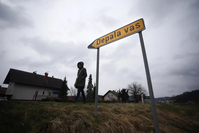 Depala vas je po spletu naključij nekakšen slovenski sinonim za politično afero. FOTO: Roman Šipić