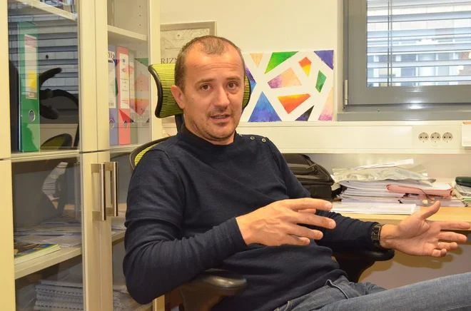 Prof. dr. Robert Dominko, raziskovalec na Kemijskem inštitutu v Ljubljani, čigar fokus so sodobni baterijski sistemi za električne avtomobile. Foto Gašper Boncelj