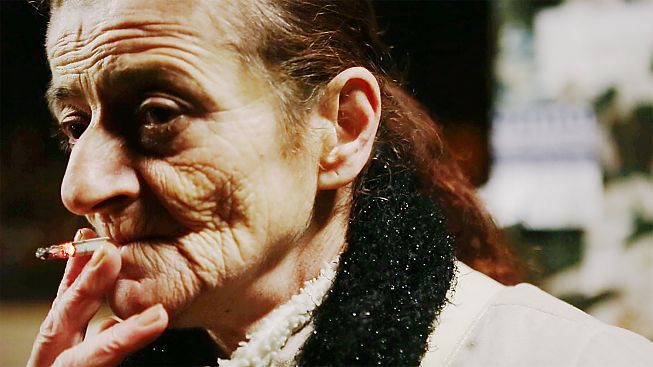 Fotografija: Nagrajeni dokumentarec pripoveduje o Madžarki Mariš, ki brez plačila dela kot hišna pomočnica, sodobna sužnja. FOTO: promocijsko gradivo