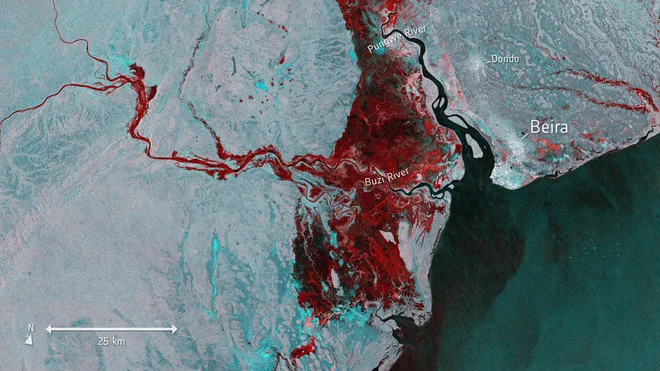 Posnetek satelita Copernicus Sentinel-1 kaže razsežnosti poplav, ki so na posnetku obarvane rdeče. FOTO: ESA/AFP