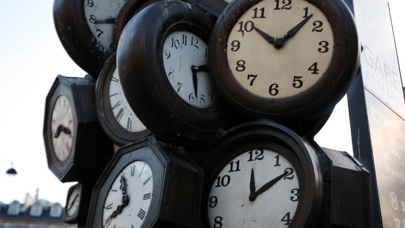 Fotografija: Premik ure ima negativne posledice na zdravje ljudi. FOTO: Charles Platiau/Reuters