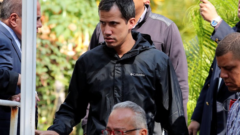 Fotografija: Guaidó je prek twitterja sporočil, da za zdaj ne vedo, kam so odpeljali Marrera, in zahteval, naj ga nemudoma izpustijo. Foto: Ivan Alvarado/Reuters