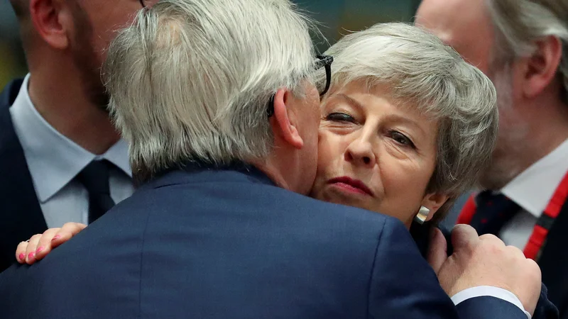 Fotografija: Voditelji EU želijo pomagati premierki Mayevi, a njihova prizadevanja se doslej niso obnesla. FOTO: Yves Herman/Reuters