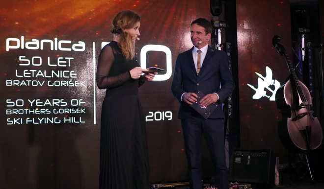 Prireditev ob 50. obletnici Planice in 70. obletnici športnega uredništva na Radiu Slovenija sta povezovala Anja Hlača Ferjančič in Franci Petek. FOTO: Matej Družnik/Delo