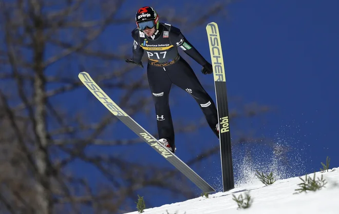 Takole je še zadnjič poletel Robert Kranjec, človek, ki je na smučeh največkrat preletel 200 m. FOTO: Matej Družnik/Delo