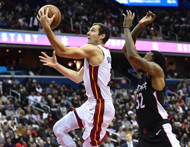 Goran Dragić je na dobri poti v končnico. FOTO: Brad Mills/Reuters
