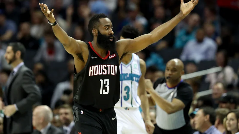 Fotografija: James Harden je bil tokrat manj strelsko razpoložen, a še vseeno najbolj pri raketah. FOTO: AFP