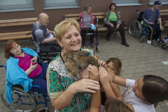 Evropska komisija je v zeleno knjigo že leta 2005 zapisala novo solidarnost med generacijami, od katere bodo usodno odvisne globalne demografske spremembe. Foto Voranc Vogel/delo