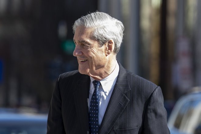 Posebni preiskovalec Robert Mueller je luščenje vročega kostanja, ali je predsednik nedovoljeno posegel v volitve, prepustil drugim. FOTO: AFP