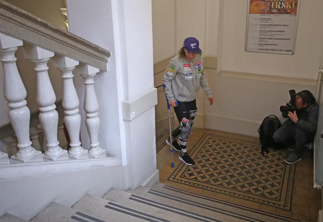Danes je prvič po poškodbi sedla pred medije v domovini. FOTO: Tadej Regent/Delo