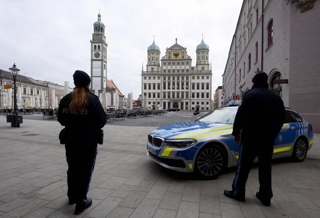 Za zdaj ni jasno, ali so današnje grožnje mestnim hišam povezane z nekdanjimi primeri. FOTO: Stefan Puchner/AFP