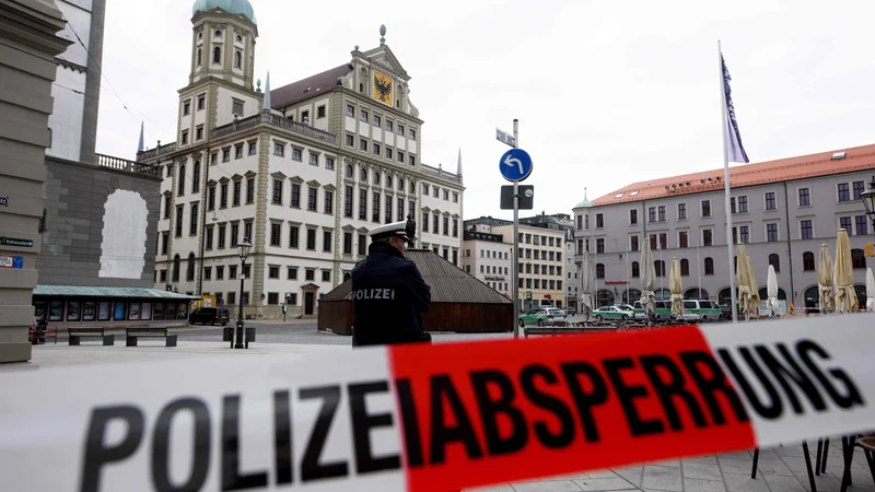 Fotografija: Pošiljateljev pošte za zdaj niso odkrili. FOTO: Stefan Puchner/AFP