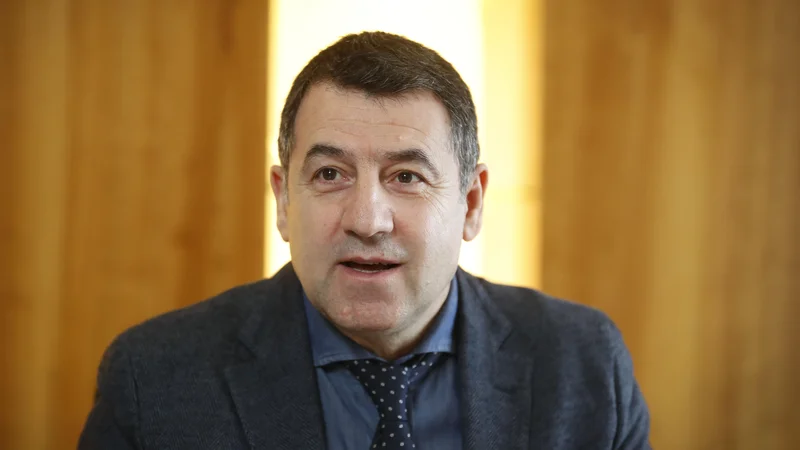 Fotografija: Kaan Ozkan, predsednik, uprave Revoza: »Tu sem povsem srečen. Vse moje delo se vrti okrog Revoza, ki je na prvem mestu.« FOTO: Leon Vidic