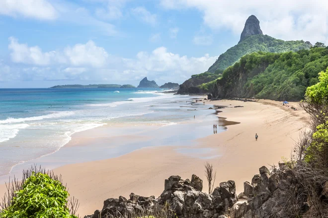 Peščen zaliv leži na arhipelagu vulkanskega izvora in se je minula leta uvrščal med štiri najboljše plaže. FOTO: Shutterstock