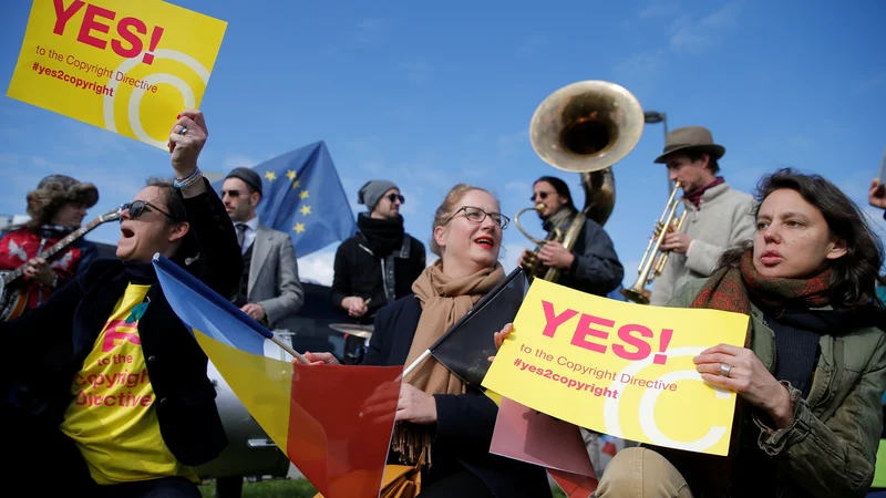 Fotografija: Na muhi zagovornikov reforme so bila predvsem velika ameriška podjetja (Google, Facebook, Youtube), ki imajo po njihovem mnenju od neurejenih razmer in vztrajanja pri statusu quo izjemne finančne koristi. FOTO: Reuters