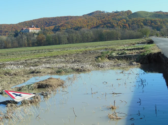 Poplave leta 2012. FOTO: Franc Milošič/Delo