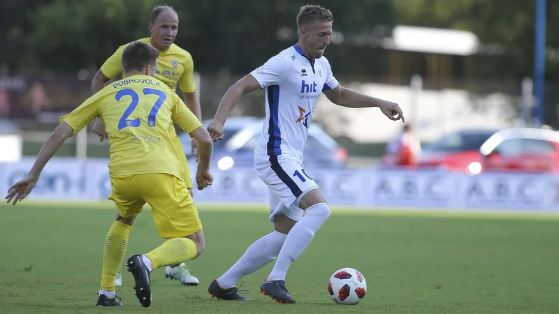 Fotografija: Andrej Kotnik (desno) se je z Gorico, ki mu je dala priložnost za uveljavitev, razšel, ker se s trenerjem Nerminom Bašićem ni ujel. FOTO: Jože Suhadolnik/Delo