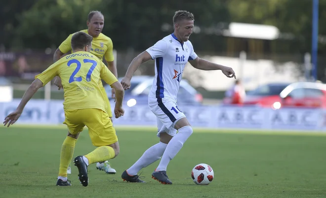 Andrej Kotnik (desno) se je z Gorico, ki mu je dala priložnost za uveljavitev, razšel, ker se s trenerjem Nerminom Bašićem ni ujel.&nbsp; FOTO: Jože Suhadolnik/Delo