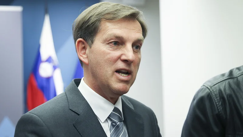 Fotografija: Zunanji minister je oster: Gre za kršitev mednarodnega in evropskega prava. FOTO: Jože Suhadolnik/Delo