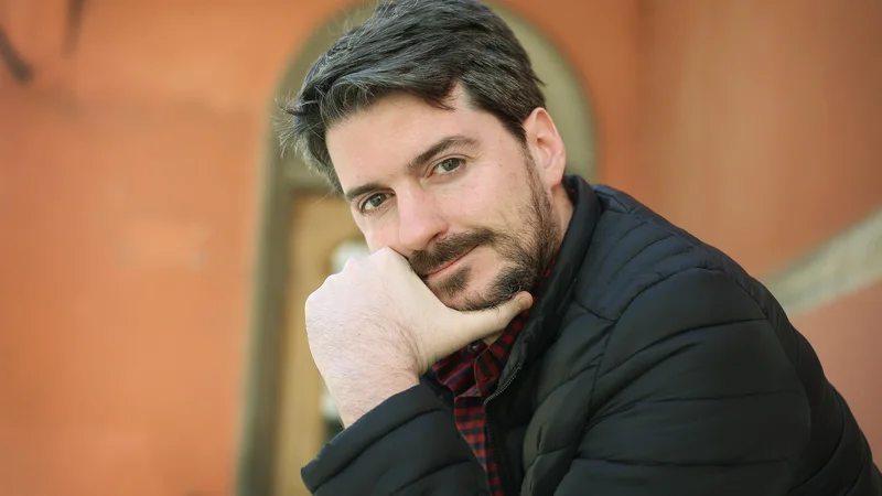 Fotografija: Srbski režiser Ognjen Glavonić, avtor odmevnega filma Tovor, ki govori ozniku, ki s Kosova v bližino Beograda v tovornjaku hladilniku prevaža tovor, o katerem ne ve ničesar. FOTO:Leon Vidic/Delo