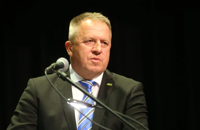 Prizadevati si je treba, da bi starejše ohranili natrgu dela in ustvarui razmere, da bodo lahko vse generavcije medgeneracijsko sodelovale, pravi Zdravko Počivalek, minister za gospodarski razvoj in tehnologijo. FotoTadej Regent