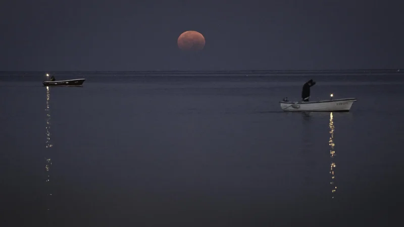 Fotografija: Ne smemo dopustiti, da bi lahkotno razpravljali o načinih sklenitve življenjske poti. FOTO: Jože Suhadolnik/Delo