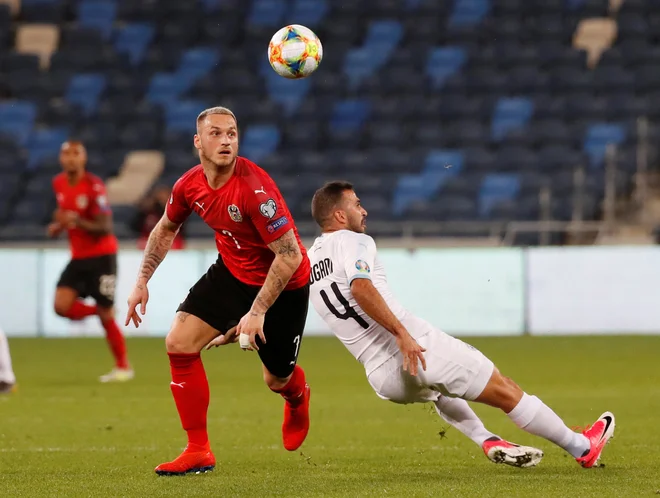 Kljub dvema goloma v Haifi je prvi avstrijski napadalni adut Marko Arnautović še drugič zapored zapustil igrišče sklonjene glave. FOTO: Reuters